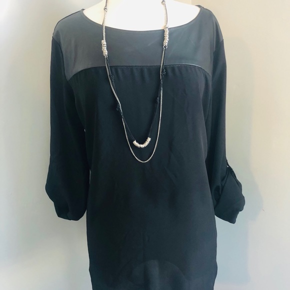 Ann Taylor Blouse 🖤 - Picture 3 of 7